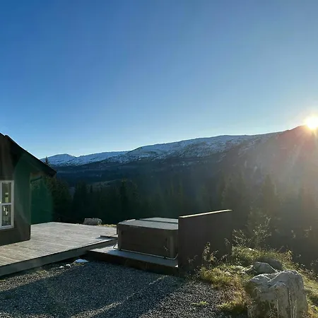 Panoramic Views Towards Jotunheimen With Jacuzzi Espedalen